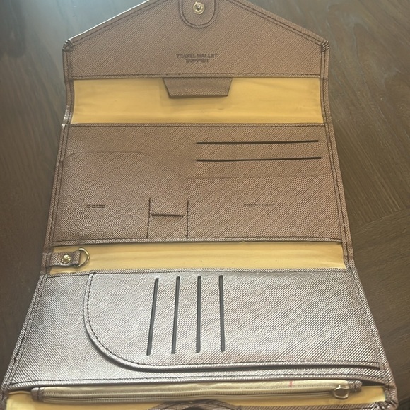 Travel wallet - Picture 2 of 2
